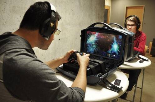 [跨平台] 讓 PS4 跟 Xbox One 隨身攜帶的公事包「GAEMS」正式開始發售