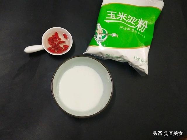 冬季最適合女人喝的一碗甜羹，改善手腳冰涼，喝出好氣色