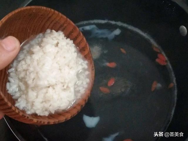 冬季最適合女人喝的一碗甜羹，改善手腳冰涼，喝出好氣色