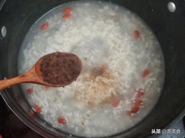 冬季最適合女人喝的一碗甜羹，改善手腳冰涼，喝出好氣色