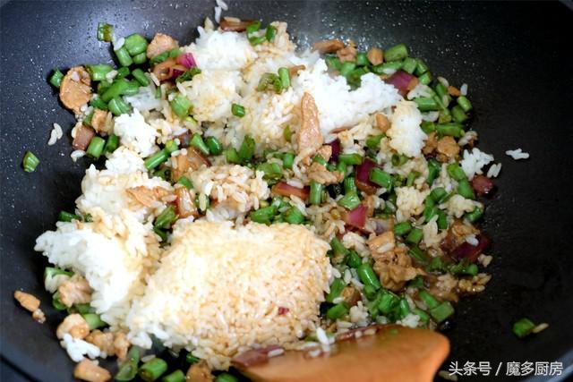 炒飯經常吃，但這麼炒還是第一次，孩子說比蛋炒飯好吃！
