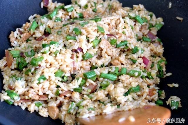 炒飯經常吃，但這麼炒還是第一次，孩子說比蛋炒飯好吃！