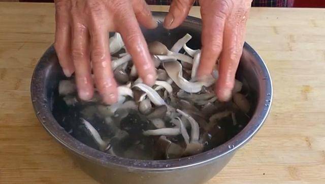 街上賣的炸蘑菇，在家做更好吃，真材實料更營養，美味簡單好方便