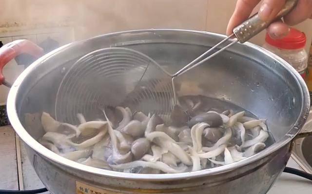 街上賣的炸蘑菇，在家做更好吃，真材實料更營養，美味簡單好方便