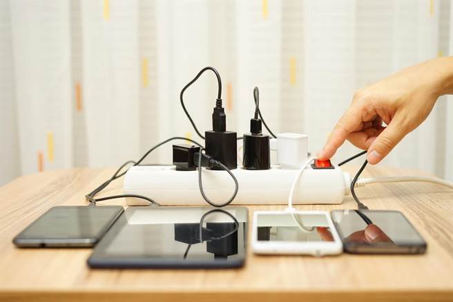 手機充電器能混用嗎？2A和1A差別在這