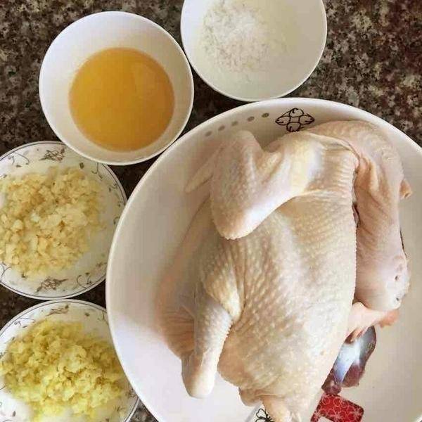 原汁隔水蒸雞——皮脆肉滑，保留雞的原汁原味
