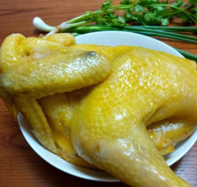 原汁隔水蒸雞——皮脆肉滑，保留雞的原汁原味