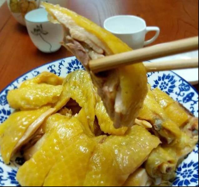 原汁隔水蒸雞——皮脆肉滑，保留雞的原汁原味