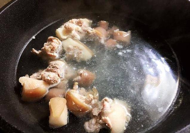 女人一定要常喝這碗湯，補腰又養顏，腰酸背痛的人要多吃