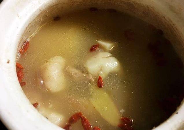 女人一定要常喝這碗湯，補腰又養顏，腰酸背痛的人要多吃