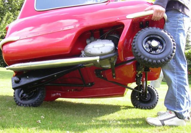 世界上最小的量產車，排量相當於一個屁，可以直接開動公交車 