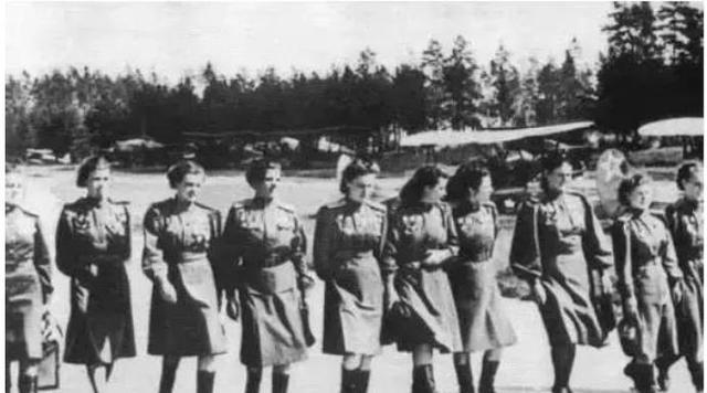 蘇聯女兵穿著裙子上戰場，被俘後死亡率達100%，原因讓人無比心酸！