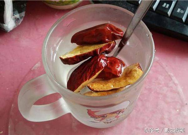 胃脹、胃寒、胃炎、愛放屁，一個偏方治療一種病！！為家人健康，先收藏！!