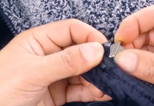 衣服拉鏈壞了？用這一招，輕輕一拉就能更換拉鏈頭，太實用了 