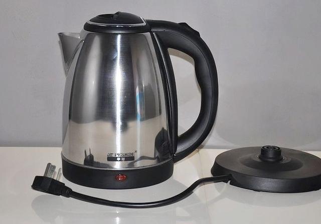 電熱水壺燒水比塑膠還毒？內行人教你1招，燒水比礦泉水還要乾凈！