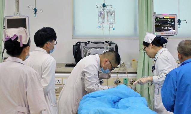 為什麼「中風」越來越多？醫生奉勸：3種食物別吃，會「加速」血管堵塞，再喜歡也要忌口