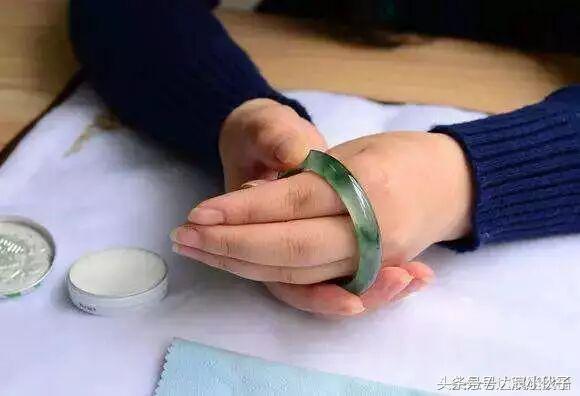 手鐲萬萬不可亂戴，左、右手含義各不相同，看完你就懂了！