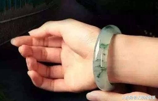 手鐲萬萬不可亂戴，左、右手含義各不相同，看完你就懂了！