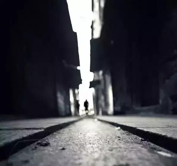窮，怕什麼？堂堂正正做人，總會有好運