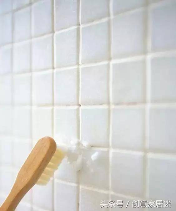 食物吃完「塑膠袋」別急著扔了！她剪一刀塞進「浴室排水孔」後... 尤其女孩子一定要學！