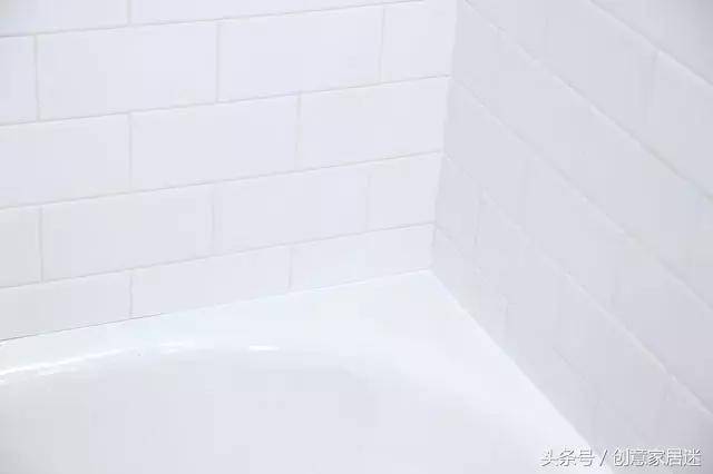 食物吃完「塑膠袋」別急著扔了！她剪一刀塞進「浴室排水孔」後... 尤其女孩子一定要學！