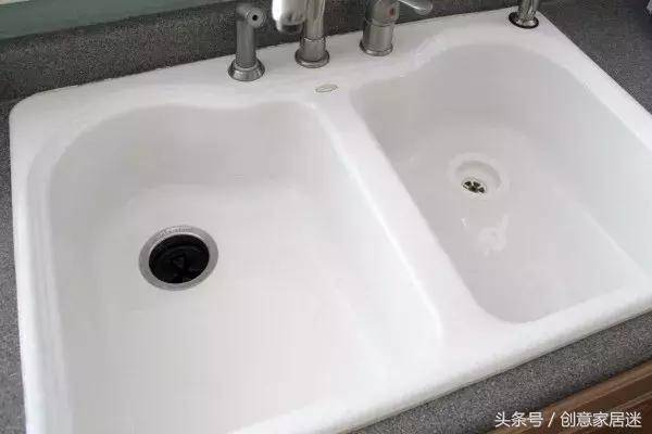 食物吃完「塑膠袋」別急著扔了！她剪一刀塞進「浴室排水孔」後... 尤其女孩子一定要學！