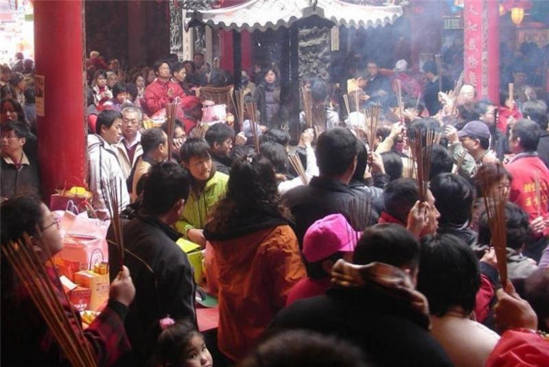 去寺廟拜拜「5大禁忌」一定要注意，80％的人都犯錯了！尤其第3點，這對神明很不尊敬啊!
