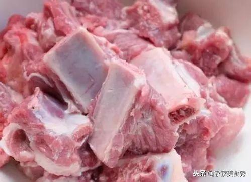 教你一招，排骨不用水焯也能洗的很乾凈，血水髒東西都跑出來了