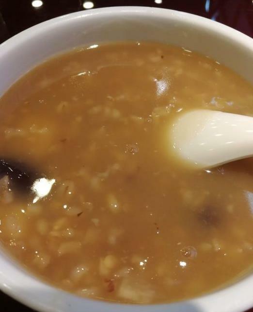 【龍眼+紅棗+枸杞】一起煮著吃，藥師說：這樣泡水才更效果，尤其對腎臟很好 