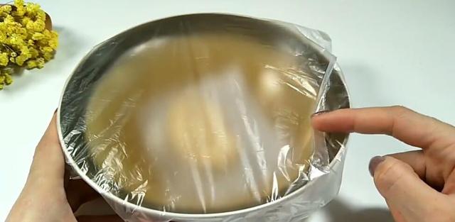 金針菇的根不要扔了，放在家裡還能長，不用每次花錢出去買
