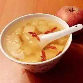 蘋果生吃就白吃了！蘋果煮熟吃，一個月後身體會有可喜的變化，還能有效排出腸胃毒素 