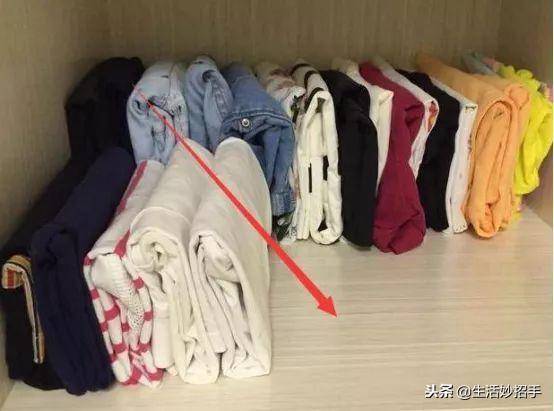 家裡衣服多的沒地方放？30年保姆阿姨教你1招，再多衣服也不怕