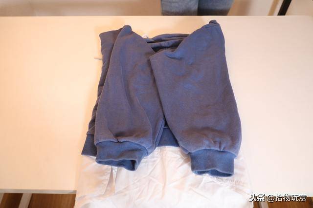 家裡衣服多的沒地方放？30年保姆阿姨教你1招，再多衣服也不怕
