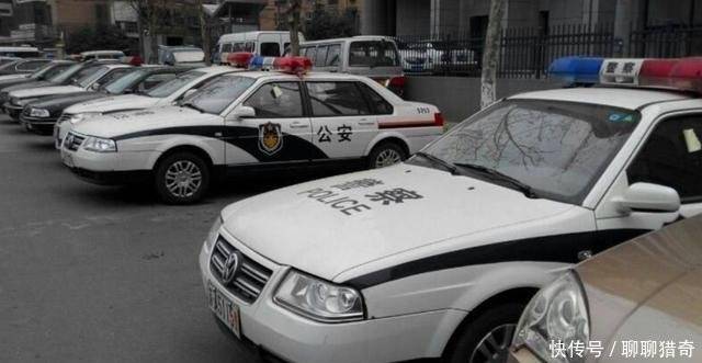 52歲孤寡老人撿個棄嬰，十八年後女孩高考，家門口來了一排警車