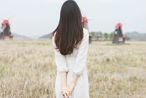 出差時碰見前妻，我倆酒後沒忍住去了開房，隔天一早看到桌上有「一張紙」我看後頭皮發麻!