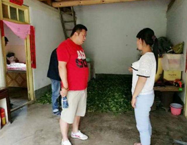 小叔子常來家洗澡，妻子直接關氣，隔天看到浴室垃圾桶，癱在地上