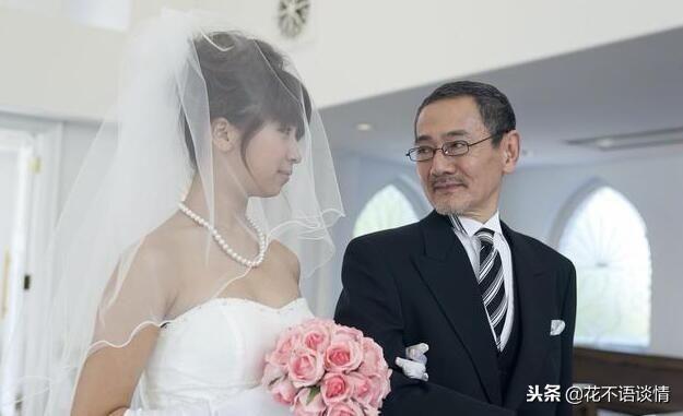 生下女兒，婆婆送八千紅包，聽到她和老公對話，我眼淚止不住