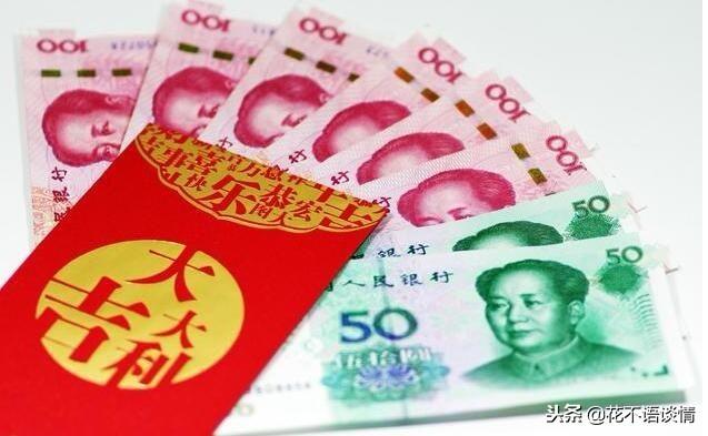 生下女兒，婆婆送八千紅包，聽到她和老公對話，我眼淚止不住