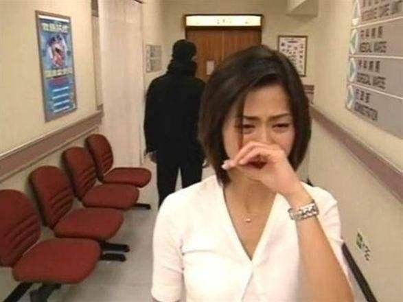 丈夫車禍放棄治療，妻子果斷改嫁，三年後偶遇，妻子大喊自己糊塗