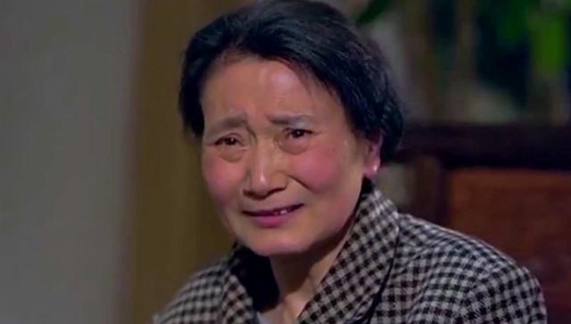 兒子娶媳婦，婆婆聽說是二婚不讓進家門，兒媳一言，癱坐在地