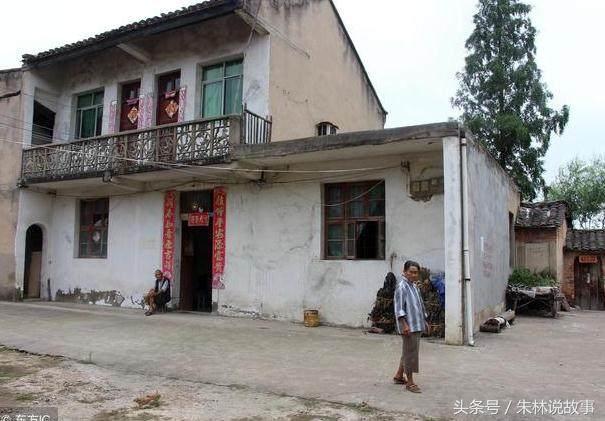 新年將至，兒子給繼母六千她回兩萬，提個要求兒子淚如雨下