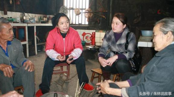 婆婆生病媳婦回娘家借錢，弟弟拿兩百打發，回到家看到信息我哭了