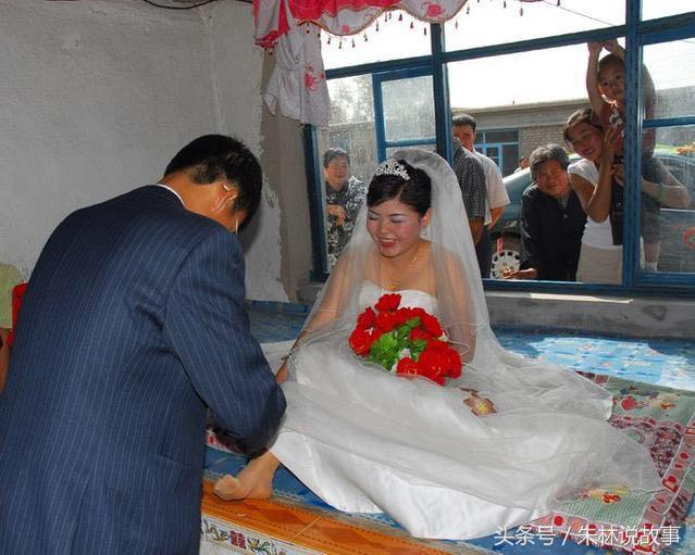 老公妹妹結婚，飯後我在大廳休息，無意聽到隔壁人的對話，我心碎