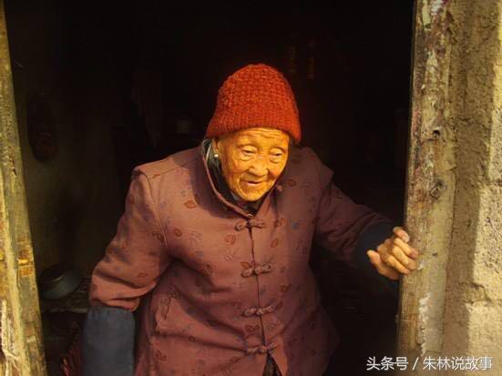老公妹妹結婚，飯後我在大廳休息，無意聽到隔壁人的對話，我心碎