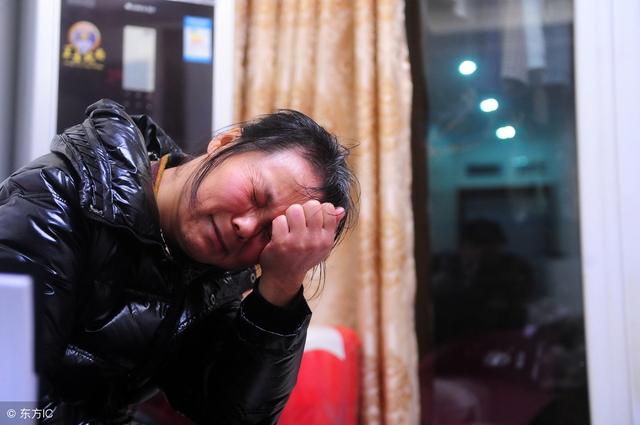 前夫再婚，婆婆逼著我去參加，台上她說一番話，新娘怒扇我耳光