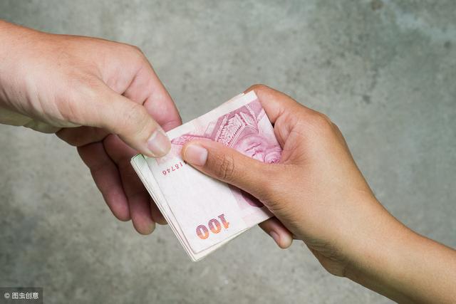 婆婆總偷著給小姑子錢，我賭氣鬧離婚，小姑子說句話，我無地自容