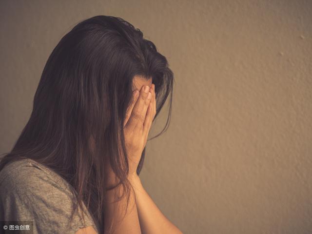 婆婆總偷著給小姑子錢，我賭氣鬧離婚，小姑子說句話，我無地自容