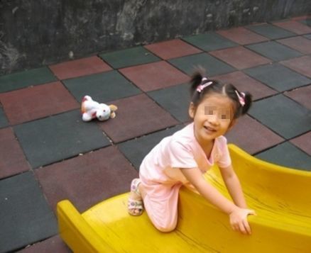 帶6歲女兒改嫁，新婚夜女兒提醒俺看衣櫃，打開後俺當晚帶女兒走