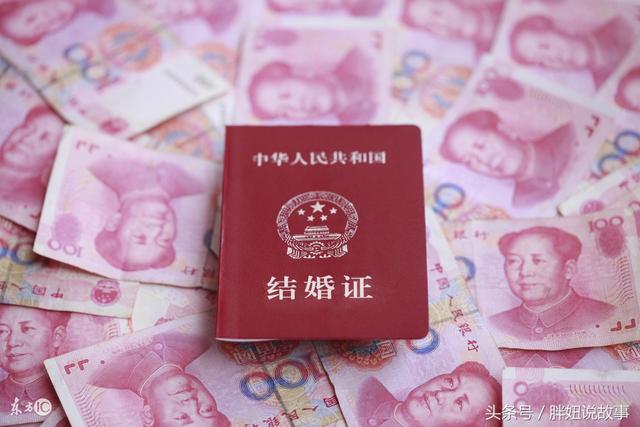 結婚給女方彩禮18萬，婚禮上打女友一耳光，她全家沒人敢吱聲！