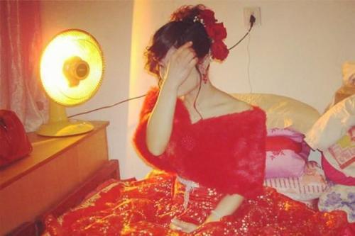 婚後第二天婆婆住院，俺拿彩禮去交費，看到餘額，俺讓醫生放棄